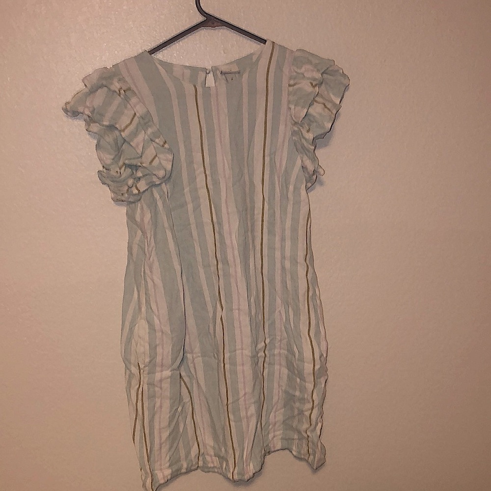 medium sized dress with ruffle too sleeves